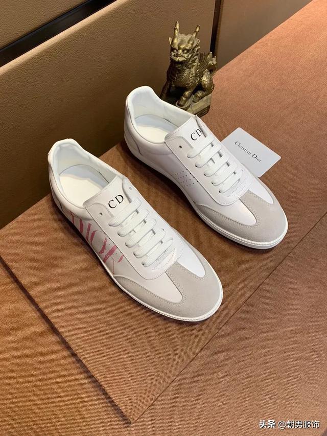 有哪些奢侈品牌的男士休闲鞋？求推荐？