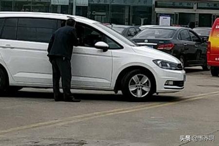 车险快速理赔流程,交通事故中怎么走快速理赔程序？