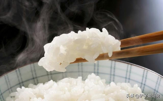 炒米饭好吃的8种做法，孩子喜欢蛋炒饭，有什么好方法能做的好吃并且油少