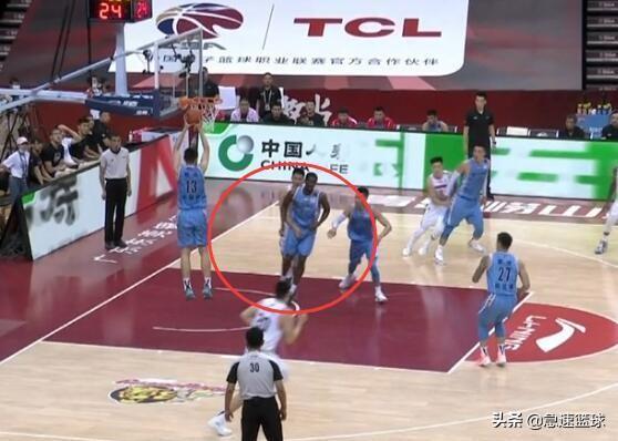 王梦溪不雅照:广东VS首钢，阿日因为掏裆被驱逐，当时到底发生了什么？