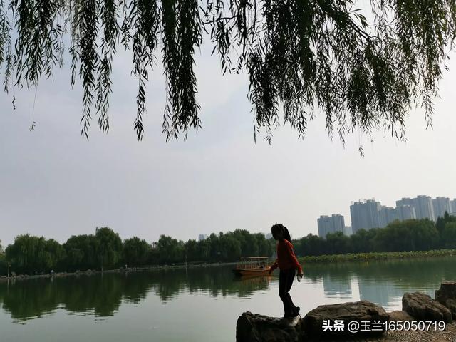 银川马拉松赛再次延期:在景区有陌生人请你帮忙拍照，你会答应还是拒绝？