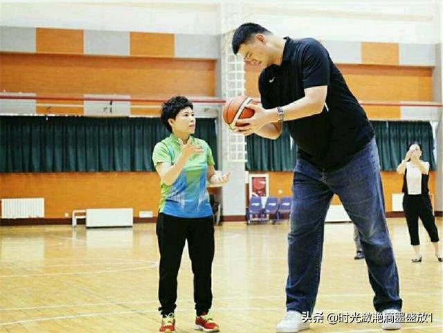 邓亚萍国籍:曾经成绩辉煌的邓亚萍，如今过得怎样