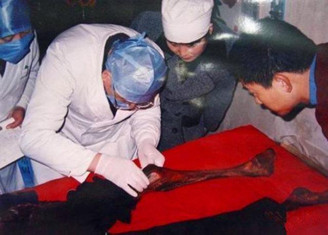 香河第一城灵异事件:为何香河老人遗体经过几十年时间，表面还像打蜡，一点也没腐烂？