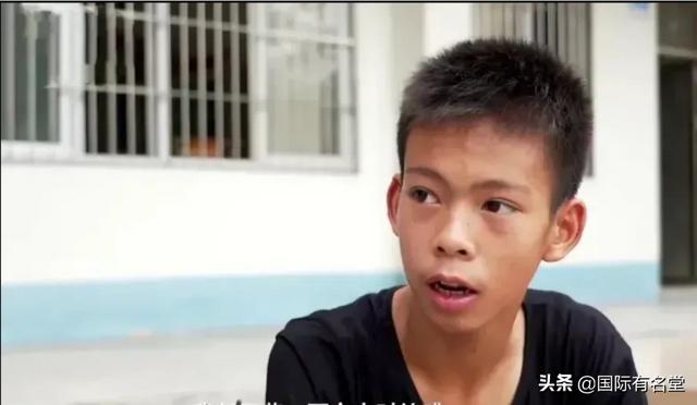 小狗被染成皮卡丘走红:“许可馨事件”跟“独臂篮球少年”不一样的家庭。区别大吗？