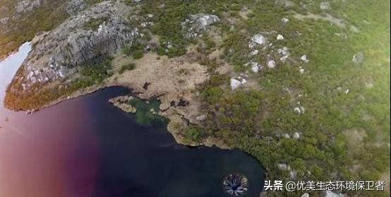 世界地理之谜，葡萄牙湖面上神秘的“地球破洞”是怎么回事水流向了哪里