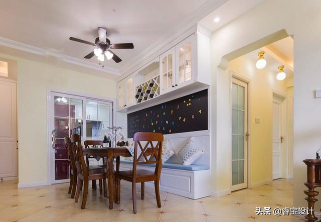 鞋柜放在入户门哪侧好,入户门左右没有墙怎么做鞋柜？