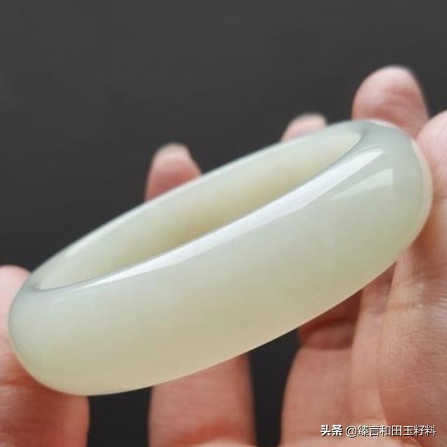 俄罗斯玉与和田玉区别,俄罗斯玉是和田玉吗？有没有收藏价值？