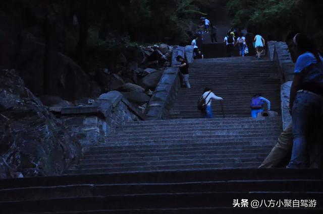 男孩逃课爬泰山:大家分享一下第一次爬泰山的经历