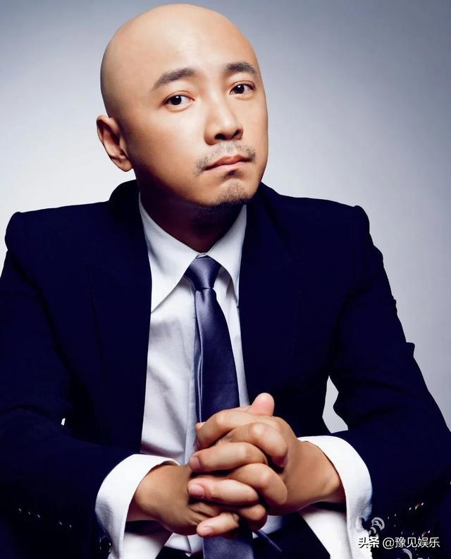 李宇春婚纱照:周星驰之后，谁能扛起“喜剧之王”的大旗？