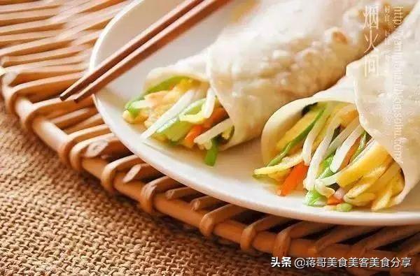 春饼是烙制还是蒸熟，做卷饼的面粉需要用开水烫吗为什么