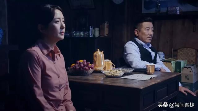 丁勇岱老婆:《三叉戟》花儿到底什么背景，黑道的董虎为什么这么怵她