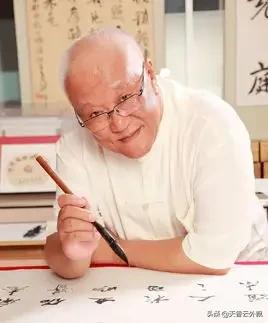 我国著名的书法家:从古至今，谁的书法水平排名第一？