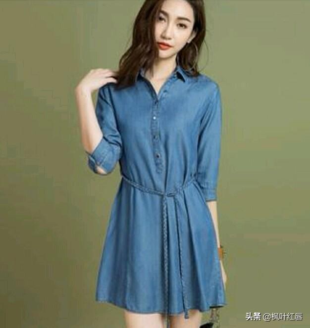 杨幂胸部:33岁的杨幂瘦而有胸，露出蚂蚁腰羡煞多少女星算衣服架子吗