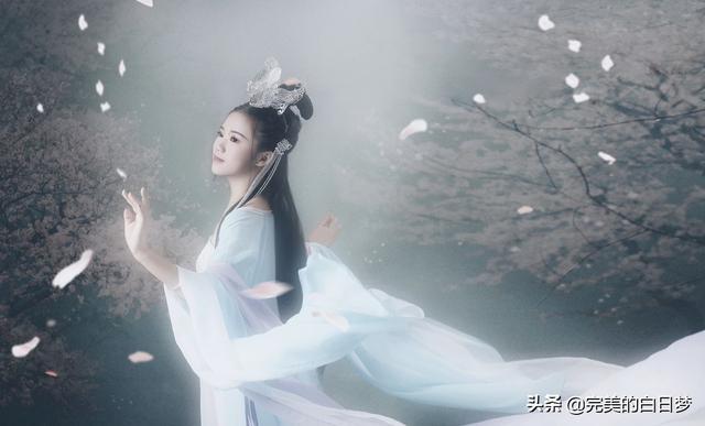 假设玄幻仙侠小说修炼的不是法力,而是颜值,是一个谁长得好看,谁就强大的世界,故事该如何发展？