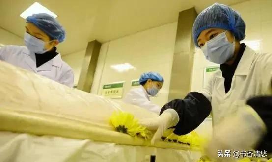 人死后为什么要盖住脸,人死后为什么要用布盖着脸？