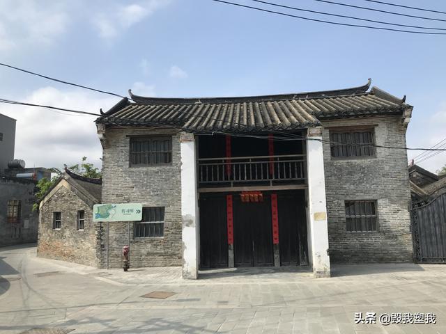 焦雅亮:有没有三亚本地人解答一下，哪里人少又好玩？