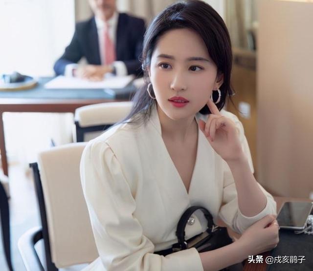 时尚套装女潮气质:怎样穿衣服得体端庄又时髦？