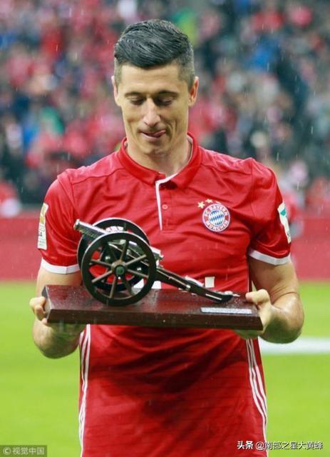 迄今为止，足球史上最难超越的十大巨星球员都有谁？插图58