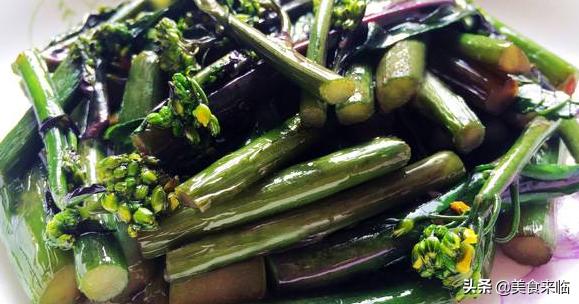 油菜苔怎么炒好吃，为什么炒红菜苔时要把头上的黄花去了？多可惜呀？