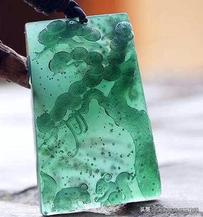 飘黄翡的翡翠是什么料,顶级缅甸玉石晴水料是什么样子的？
