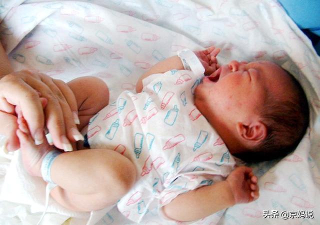 婴儿睡眠：宝宝哭闹着不愿意睡觉怎么办？