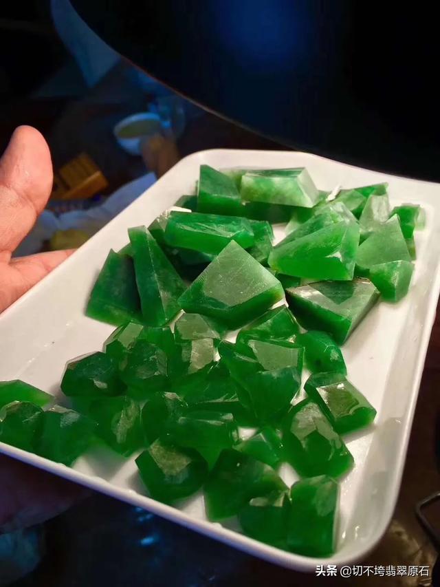翡翠原石入门级知识大全,高手是怎样入手的翡翠原石呢？
