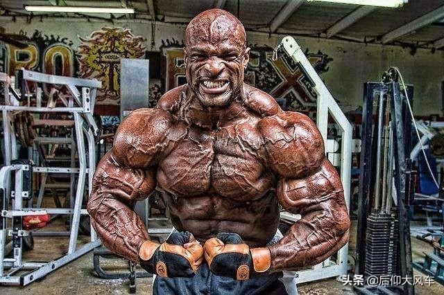 罗尼库尔曼:张伟丽打得过没锻炼过格斗的健美选手吗?（一米8的罗尼那种）？