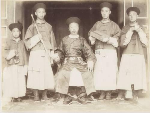 黄宗泽遛鸟:农村六十岁左右的人，大都还在干活挣钱，对此你怎么看