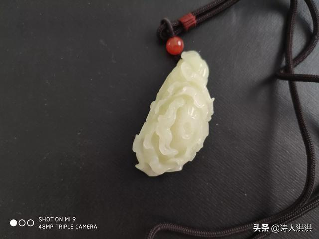 透闪石玉基本知识,是带有透闪石的玉统称和田玉吗？