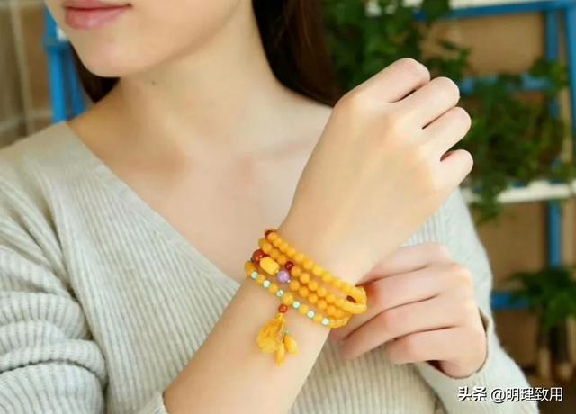 93属鸡人2022年全年运势,属鸡的戴什么手串寓意好？