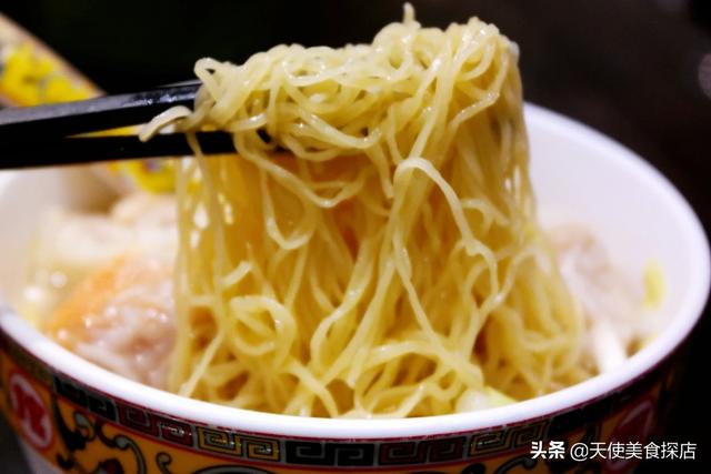 罗嘉良个人资料:夏日炎炎，香港人为啥爱吃热气腾腾的云吞面？