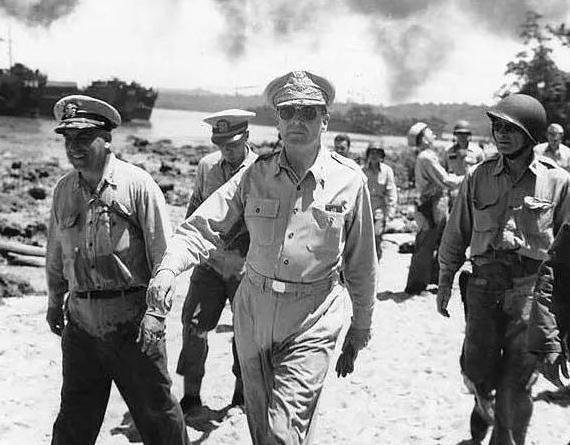 美国五星上将麦克阿瑟是怎样被解职的？为什么？插图55
