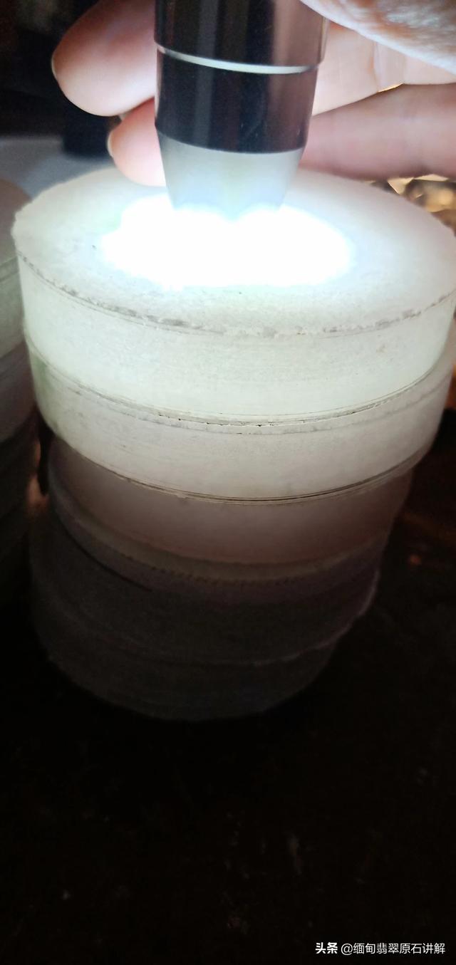 玉手镯哪里可以买到真的,在哪里可以买到真正的翡翠手镯啊？