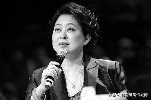 李湘离婚了吗:李湘离开《快乐大本营》凭什么让名不见经传的谢娜接了李湘的班？