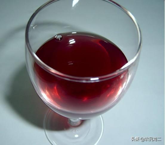 葡萄酒的制作放多少糖，做葡萄酒放十斤葡萄几斤糖？
