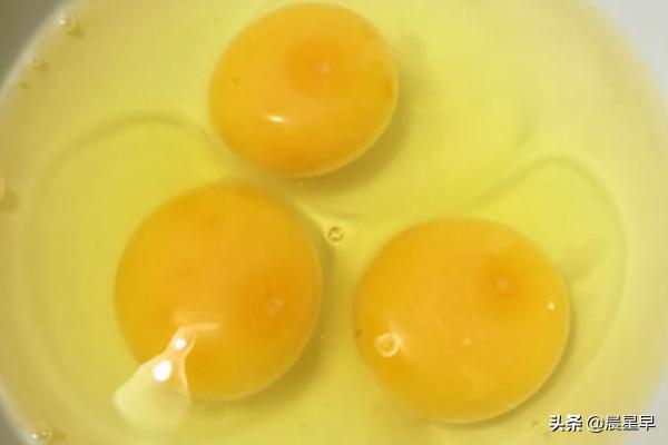 (鸡蛋皮蛋虾米羹做法)蒸鸡蛋羹的时候，水和蛋液的比例是多少合适呢？