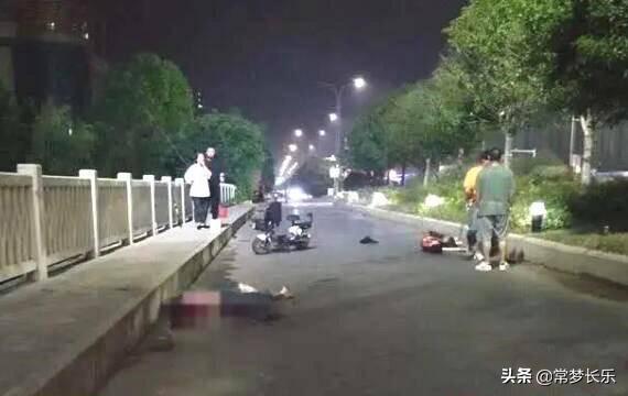 上海南汇斗殴视频:近日一段2名青年殴打2名中学生的视频在网上流传，该怎么办？