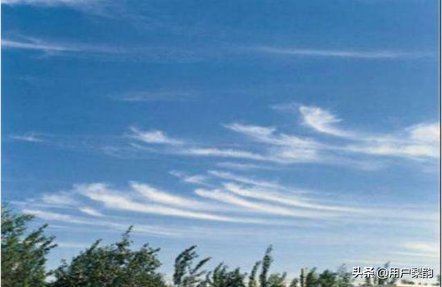 什么样的天空填形容词,什么样的天空，形容词10个？