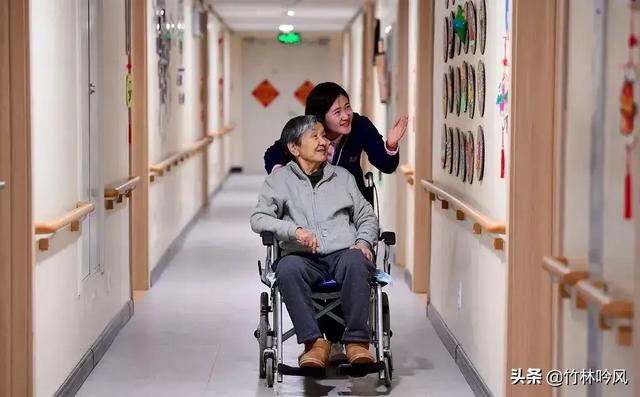 大连鹦鹉糖糖现状:深夜暴打猥亵女孩的犯罪嫌疑人，法律层面上怎么定罪？