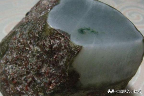 如何判断石头是不是玉石,怎样鉴定一块石头是不是翡翠？