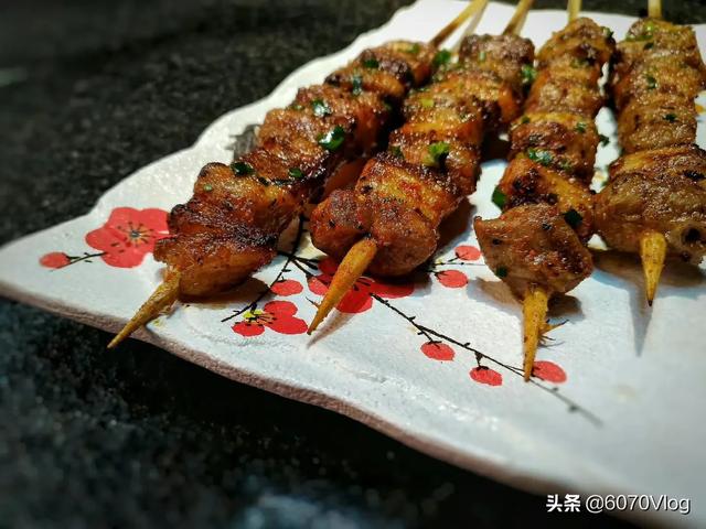 贵宾资料网第七码资料:自驾游时用什么方法可以方便地查找当地的美食？