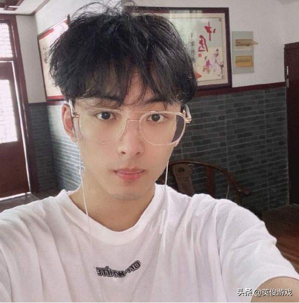 赖神人设崩了,聊天内容太劲爆,被多名网红举报,咋回事？