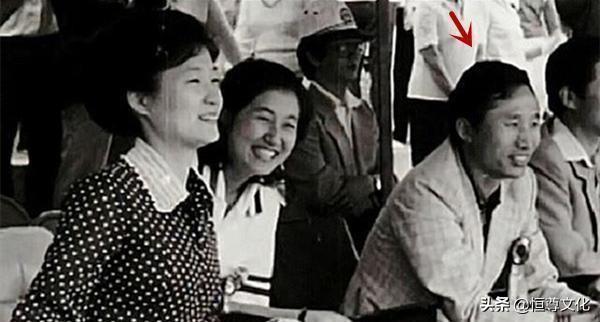 同样是阶下囚，朴槿惠与李明博的狱中“待遇”为什么不一样？