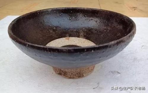可调节容量宠物碗:可调节高度的狗碗 碗为什么是上大下小？有什么寓意吗？