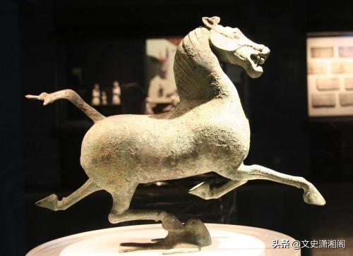 马的种类及图片:世人皆知马踏飞燕，但是踏飞燕的那匹马你知道是什么品种吗？