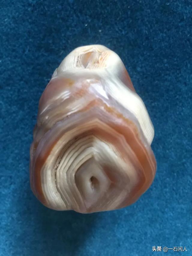 我在多伦诺尔那边的湖里捡了不少透明的石头,当地人说是玛瑙,这外意