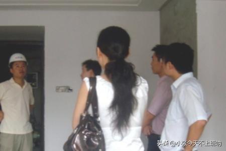 邻居扰民:邻居扰民怎么处理 楼上邻居不讲究，晚上十点半甚至十一点多还扰民，该怎么办？