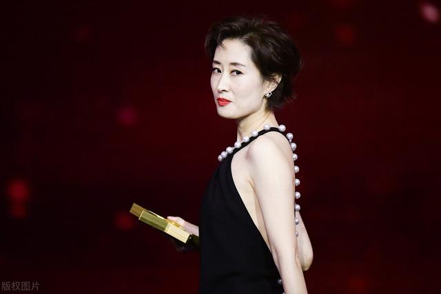 明楼扮演者:伪装者大哥扮演者叫什么东？