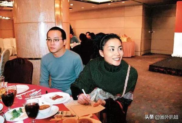 王菲第一个老公是谁:窦唯当年年少轻狂，和王菲离婚，现在他后悔吗？