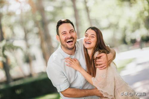 如果男人喜欢和几个女人聊骚,这样的男人能嫁吗？